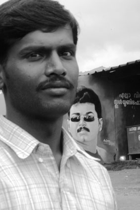 Par tradition ou par mode, la moustache est  lhonneur en Inde. Les films produits dans la ville de Chennai, lex-Madras, au sud de lUnion, vhiculent ce critre de beaut masculine chez les hindous.