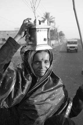 Les plerins sont lgion en Inde. Cette femme hindou marche plus de 500kilomtres depuis le Maharashtra, pour solliciter la faveur de ses dieux.