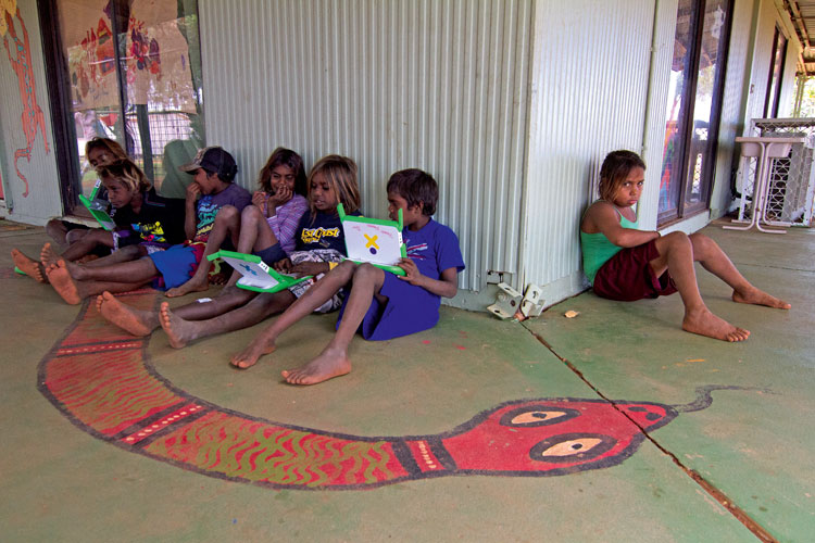 Sortie des classes studieuse  Warralong (Pilbara).