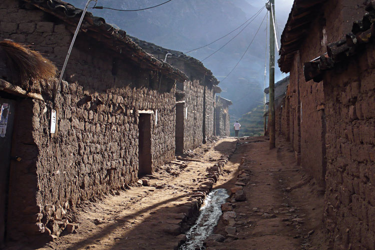 Ruelle du village de Sarhua (Ayacucho, Prou).
