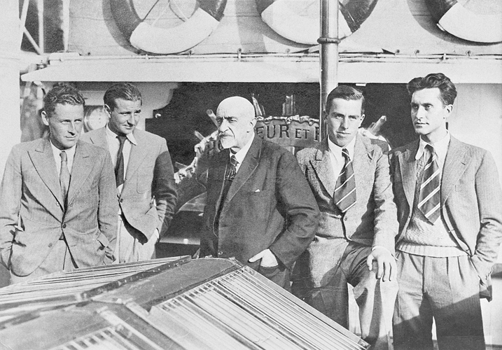 Paul-mile Victor, Fred Matter-Steveniers, le commandant Charcot, Michel Perez et Robert Gessain sur le <i>Pourquoi-Pas?</i>,  Saint-Servan, en juillet 1934.