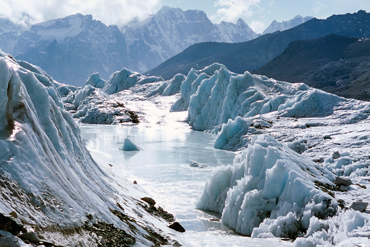 Lac glac au pied de lIce Fall.