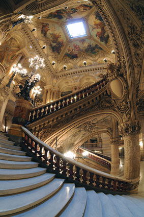 Grand escalier de lOpra, au palais Garnier.
