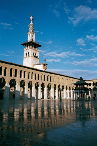 La mosquée des Omeyyades, l’un des plus anciens sanctuaires du Proche-Orient, commémore la dynastie qui régna à Damas de 660 à 750 après J.-C.