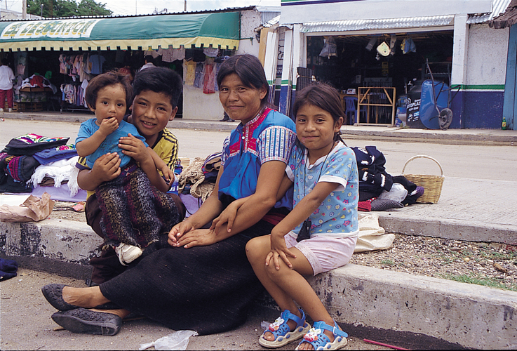 Famille amrindienne  Mazatln  Mexique.