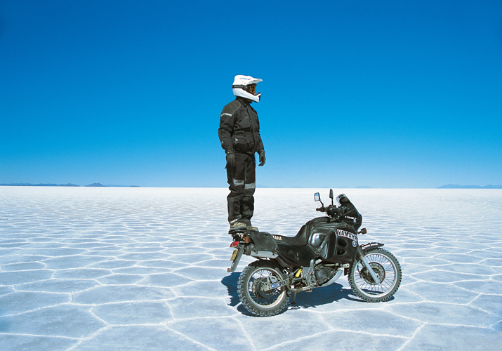 Dans limmensit du Salar de Uyuni  Bolivie.