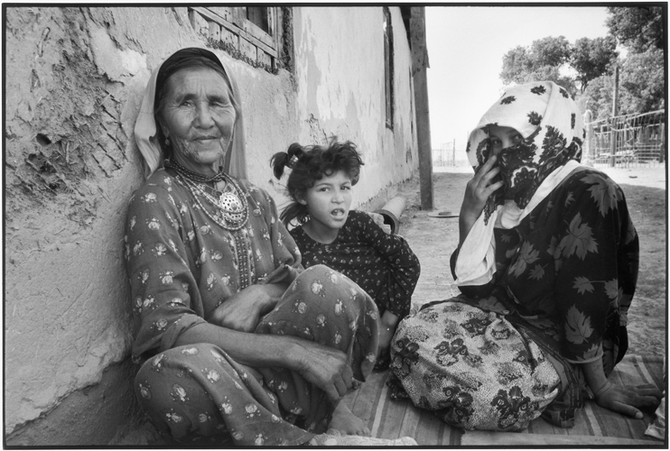 Ogulbibi et ses filles,  lore du dsert du Karakoum (Turkmnistan).