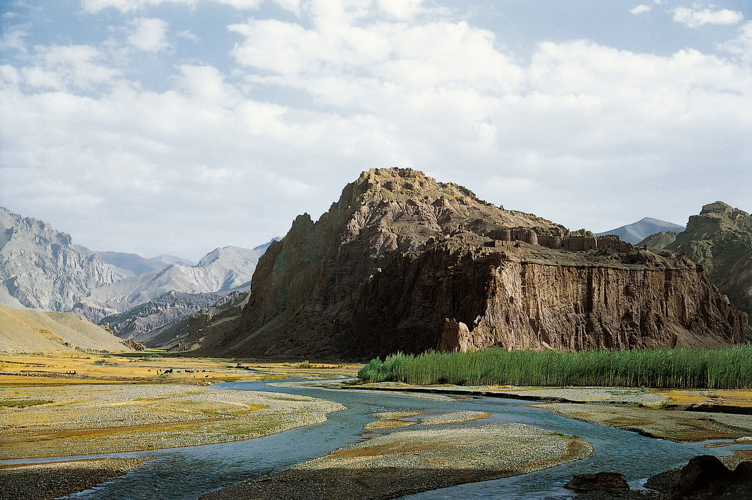 Devant la forteresse de Shar-e-Zohak, qui commande l’entrée à Bamiyan, fut tué en 1221 le petit-fils de Genghis Khan : fou de chagrin, le Mongol rasa la vallée.