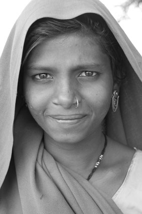 Dune beaut insaisissable, cette femme se dit intouchable. La classification de la socit en castes, pourtant abolie par la constitution indienne de 1947, persiste au sein mme des intouchables qui profitent aujourdhui dune discrimination positive.