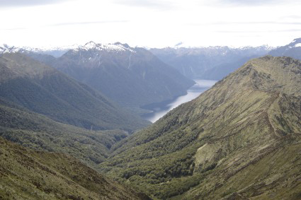 Des fjords ponctuent le grand chemin du Kepler, non loin de TeAnau.