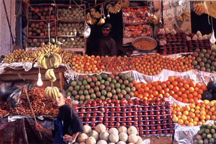 talage de fruits au souk de Taizz.