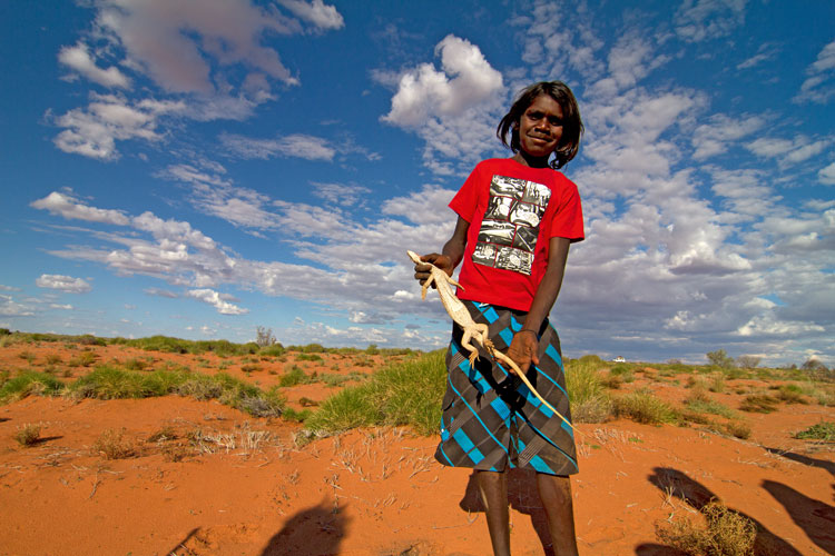 Initiation  la capture des <i>maruntu</i> (varans)  Grand Dsert de sable (Pilbara).