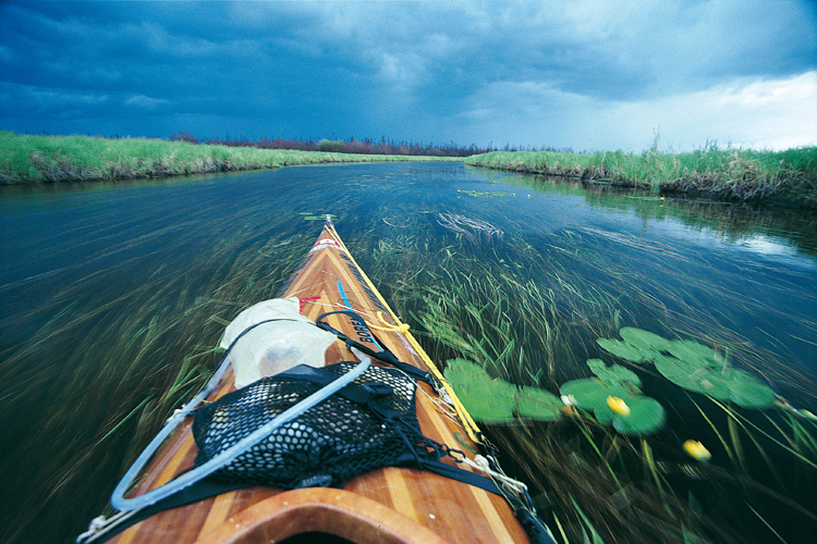 LaLoche, longue suite de marcages bords de plantes aquatiques, est un minable ruisseau  peine navigable. Malgr les difficults principalement causes par le manque de fond, Ilya Klvana y a admir les paysages alentour.