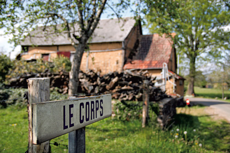 Km303: leCorps, LeMesnillard (280habitants)  Manche.