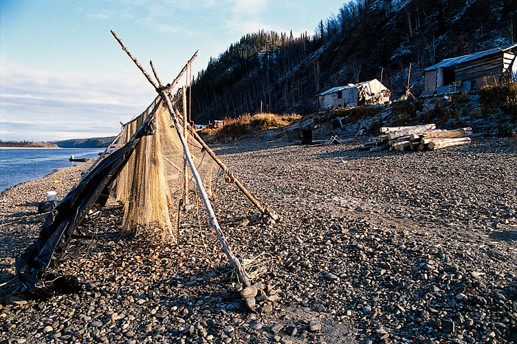 Fin septembre  Hughes, ancien dbarcadre dorpailleurs et hameau athapascan sur la Koyukuk.