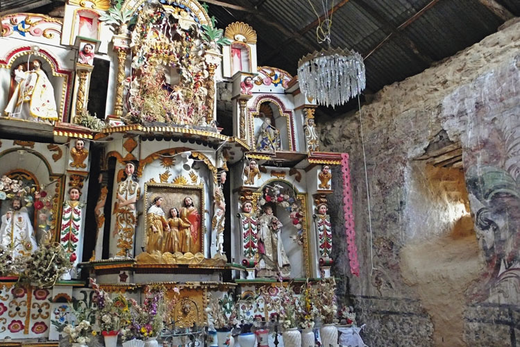 Retable de l'glise rurale de San Pedro de Pari (Junn, Prou).