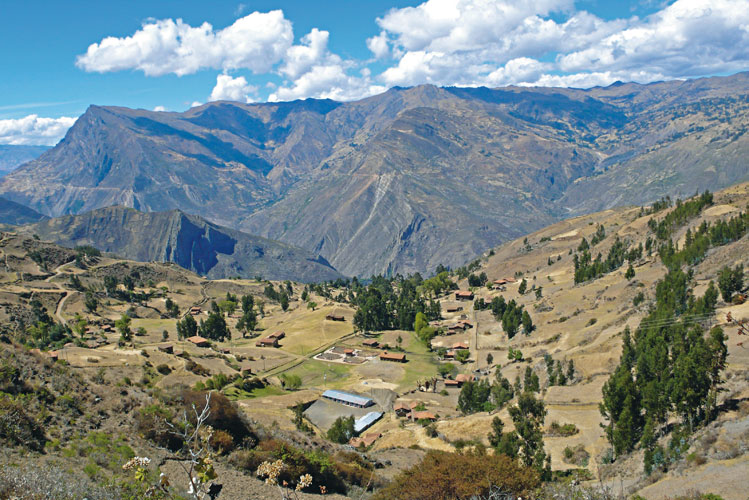 Vallée de la rivière Yanamayo (Ancash).