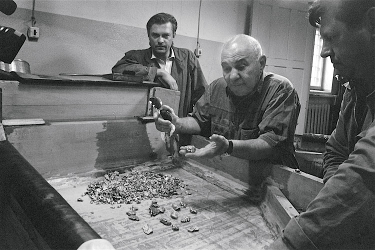 Au chantier minier de Frounze. L’auteur est à droite. 1999.