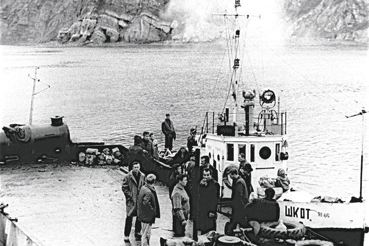 Littoral de la mer dOkhotsk, en baie de Lantar, 1972.