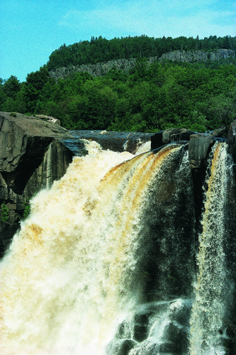 Chute deau au Minnesota.