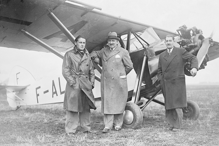 Participation au tour de France arien de la coupe Dunlop, sur un Potez36, en 1932.