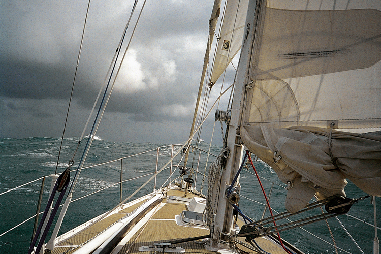 Plusieurs coups de tabac rendirent prouvante la navigation de <i>LaVolta</i> du Brsil  lArgentine.