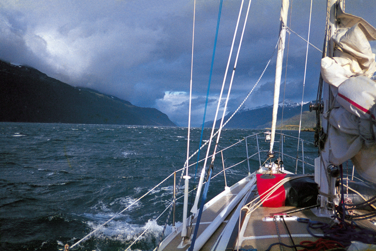 Le canal Beagle marque, au sud de l<i>Isla Grande</i> de larchipel de la Terre de Feu, la frontire entre lArgentine et le Chili.