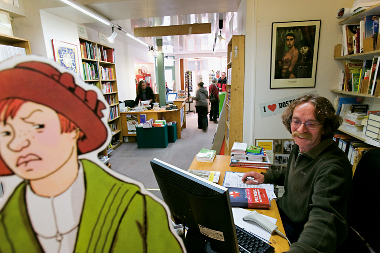 Bernard Lelivre est, avec Florence Bermond, libraire  lenseigne de Mosaque  Die.