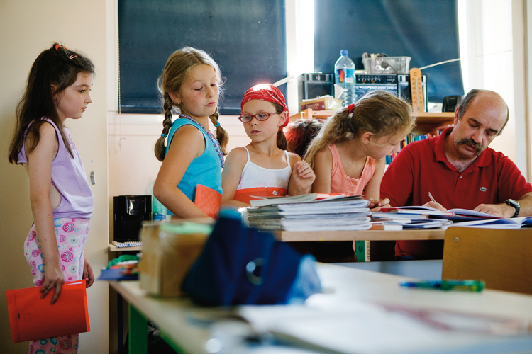 Olivier Riosset est instituteur de classe unique  Barsac.