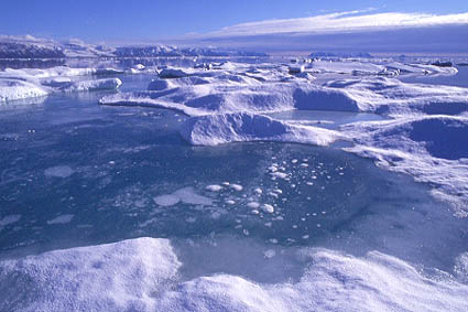 Vue en direction de la pointe sud de la terre dEllesmere, depuis JonesSound.