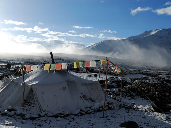 Petit matin du mois de juin.  4600mtres daltitude, il peut neiger en plein t.