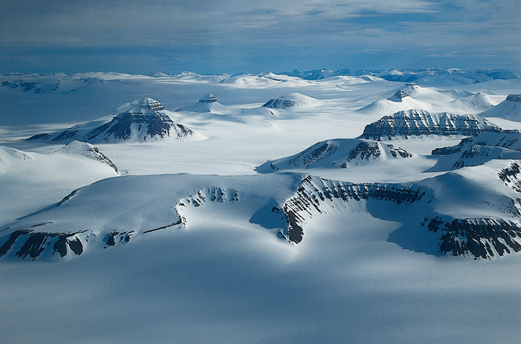 Lintrieur du Spitzberg est constitu de plateaux entaills de cirques glaciaires.