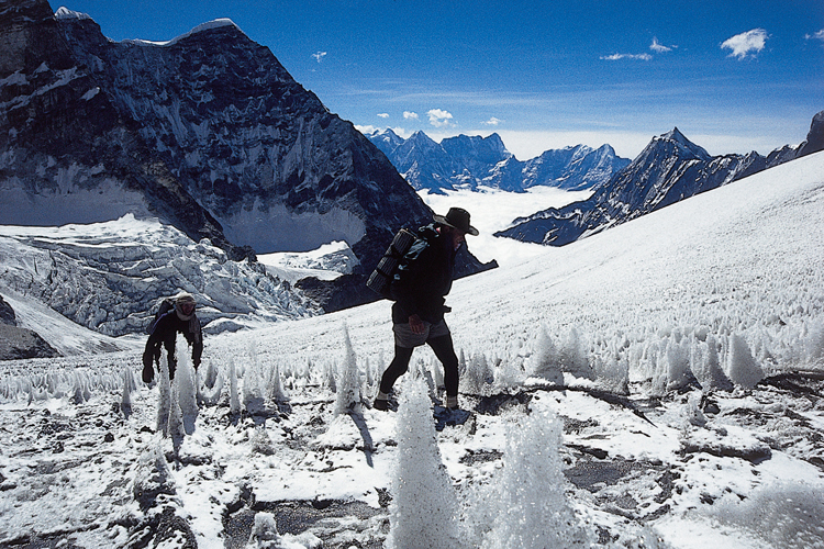 Pénitents en contrebas du col de Tachi Lepcha, à quelque 5 800 m (Pays sherpa).